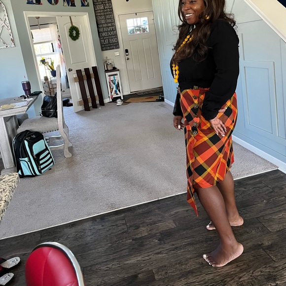 🤎Super cute faux wrap skirt 🤎 - Picture 3 of 3